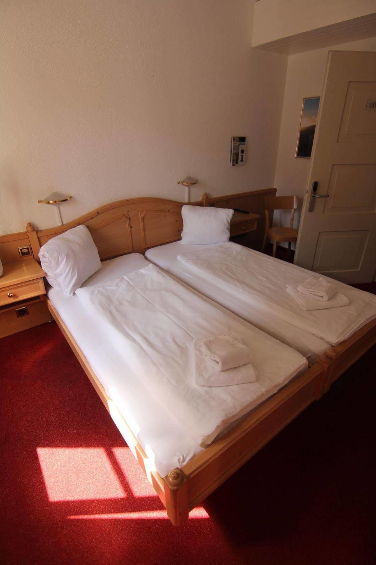 Zunfthaus Zur Rebleuten Chur Buitenkant foto