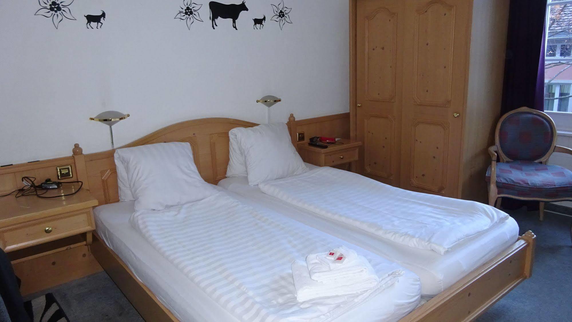 Zunfthaus Zur Rebleuten Chur Buitenkant foto